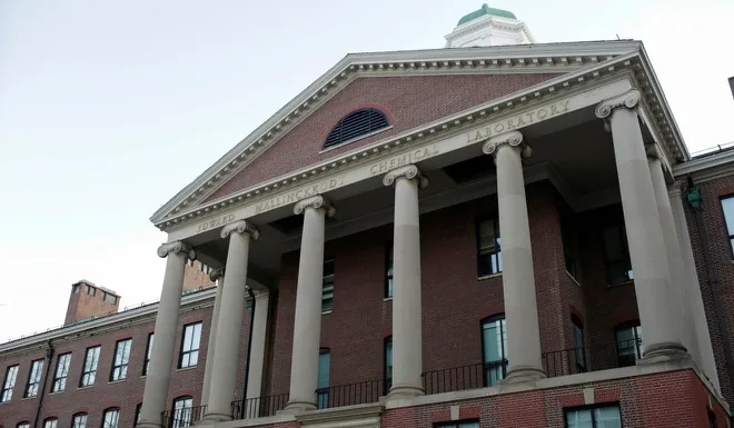 Giáo sư Harvard bị truy tố ảnh 2 Giao su Harvard bi truy to anh 2