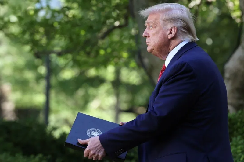 Tổng thống Trump ký luật răn đe Trung Quốc, bỏ ưu đãi cho Hong Kong ảnh 1 Ông Trump ký luật răn đe Trung Quốc, bỏ ưu đãi cho Hong Kong - ảnh 1