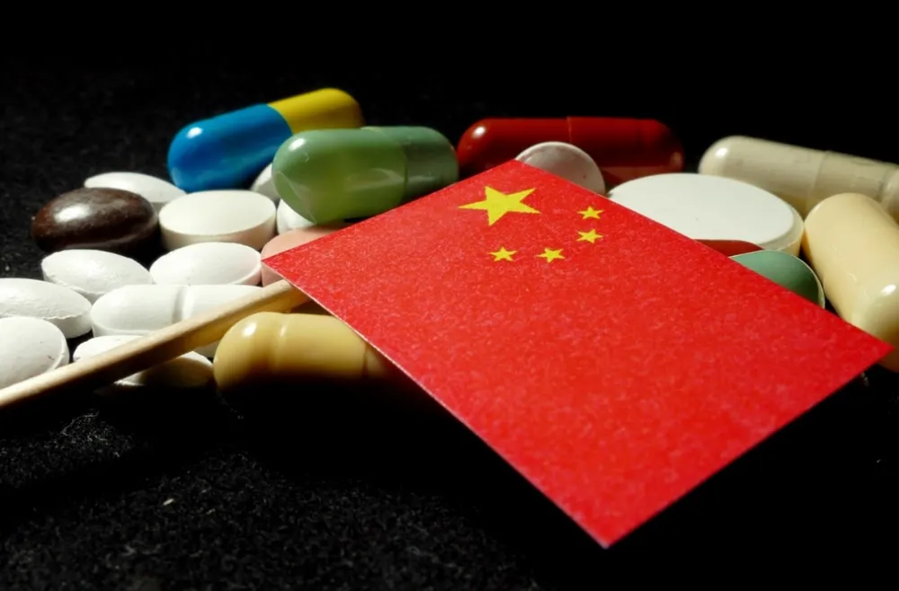 Cắt xuất khẩu dược phẩm sang Mỹ, Trung Quốc tự bắn vào chân mình? ảnh 1 Mỹ đang phụ thuộc vào nguồn dược phẩm nhập khẩu từ Trung Quốc do việc bố trí sản xuất ra nước ngoài những năm 1990.