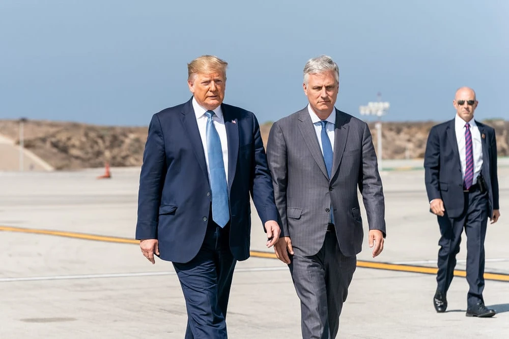  Tổng thống Trump và Cố vấn An ninh Quốc gia Nhà Trắng Robert C. O’Brien tại Sân bay Quốc tế Los Angeles năm 2019. Ảnh: Nhà Trắng/Shealah Craighead