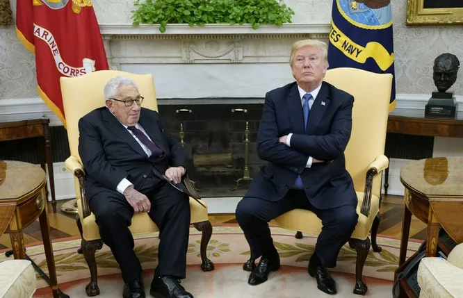 Ông Trump bất ngờ bãi chức cố vấn chính sách Quốc phòng của Henry Kissinger và một số “nguyên lão” ảnh 2 Ông Trump bất ngờ bãi chức cố vấn chính sách Quốc phòng của Henry Kissinger và một số “nguyên lão” ảnh 2