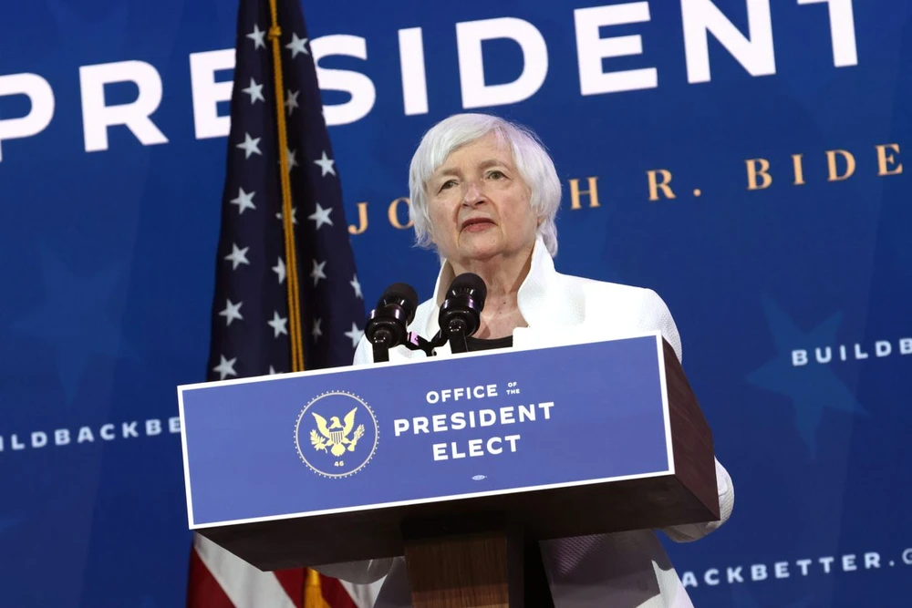 Janet Yellen, người được Biden đề cử làm Bộ trưởng Ngân khố trong chính quyền dự kiến, phát biểu trong buổi lễ công bố thành viên nội các chính phủ dự kiến vào ngày 1/12. Nguồn ảnh: Alex Wong/WSJ