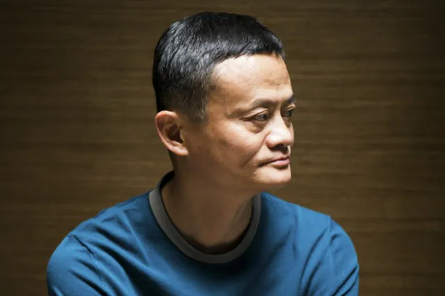Cuộc khủng hoảng sinh tồn của Jack Ma Giữa tâm bão, tỷ phú Jack Ma im hơi lặng tiếng suốt hơn 2 tháng, dẫn đến tin đồn ông bị bắt.