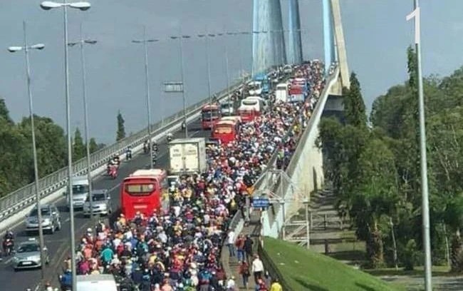 The gateway routes connecting Ho Chi Minh City with neighboring areas in the East and the South West are always severely congested