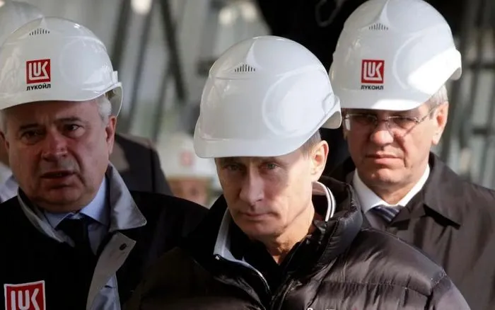 Tổng thống Nga Putin dùng dầu khí để tập hợp quyền lực và trừng phạt đối thủ như thế nào? ảnh 1 Tổng thống Nga Putin dùng dầu khí để tập hợp quyền lực và trừng phạt đối thủ như thế nào? ảnh 1