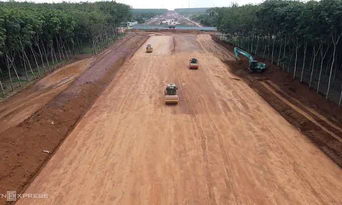 The construction site of Dau Giay-Phan Thiet Expressway in Binh Thuan Province, part of the North-South Expressway, May 2021. Photo by VnExpress/Phuoc Tuan