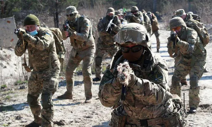Ukraine bất ngờ tấn công dữ dội lực lượng dân quân miền Đông ảnh 13 Ukraine bất ngờ tấn công dữ dội lực lượng dân quân miền Đông ảnh 13