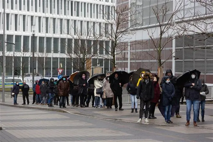 Đức phong tỏa toàn quốc với người chưa tiêm vaccine; Mỹ phát hiện nhiều ca Omicron ảnh 2