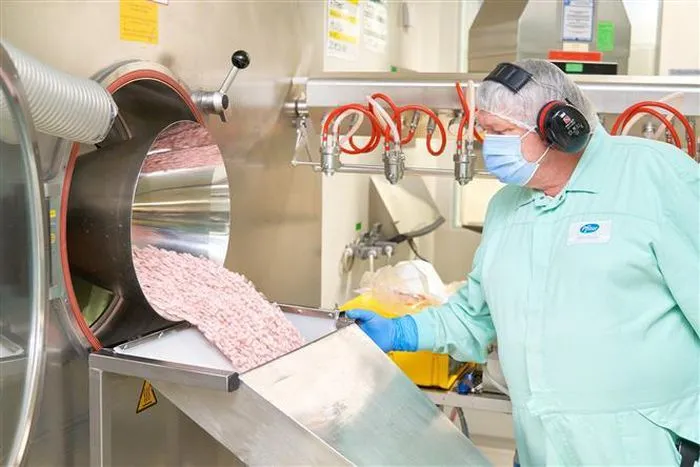 Đức phong tỏa toàn quốc với người chưa tiêm vaccine; Mỹ phát hiện nhiều ca Omicron ảnh 1