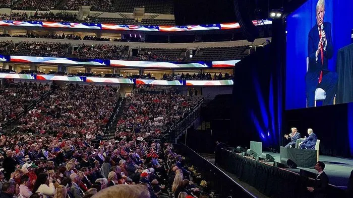 Ông Trump bị đám đông phản đối khi tuyên bố đã tiêm mũi thứ ba ảnh 1 Ông Trump bị đám đông phản đối khi tuyên bố đã tiêm mũi thứ ba ảnh 1