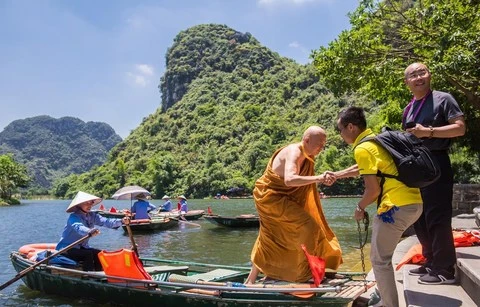 Due to the COVID-19 pandemic, the number of foreign visitors to Viet Nam slumped by 95.9 per cent annually to 157,300, most of them were experts and technical workers working for projects in Viet Nam. — Photo vietnamplus.vn