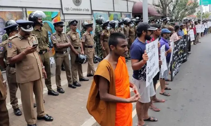 Thủ tướng ứng cử Tổng thống, dân Sri Lanka phẫn nộ ảnh 1 Thủ tướng ứng cử Tổng thống, dân Sri Lanka phẫn nộ ảnh 1