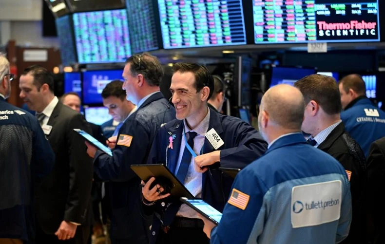 S&P 500 đánh dấu tháng 1 tốt nhất trong 4 năm; Giá dầu ổn định nhờ nhu cầu tăng cao 