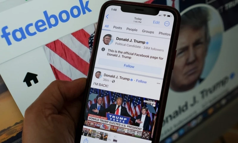 Ông Trump đã viết những bài đăng đầu tiên của mình trên tài khoản Facebook và YouTube đã được khôi phục vào ngày 17/3. @AFP