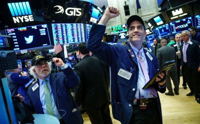 S&P 500 vượt mốc 4000 điểm; Dầu tăng giá khi lo ngại về ngành ngân hàng dịu lại