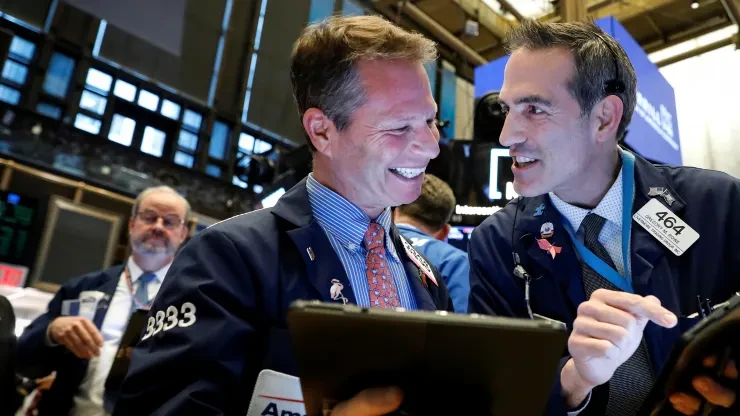 S&P 500 đánh dấu phiên tốt nhất kể từ tháng 4; Giá dầu đi ngang