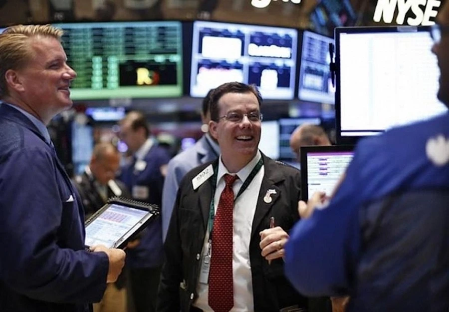 S&P 500 chạm mức cao nhất mọi thời đại; Dầu tăng hơn 2%