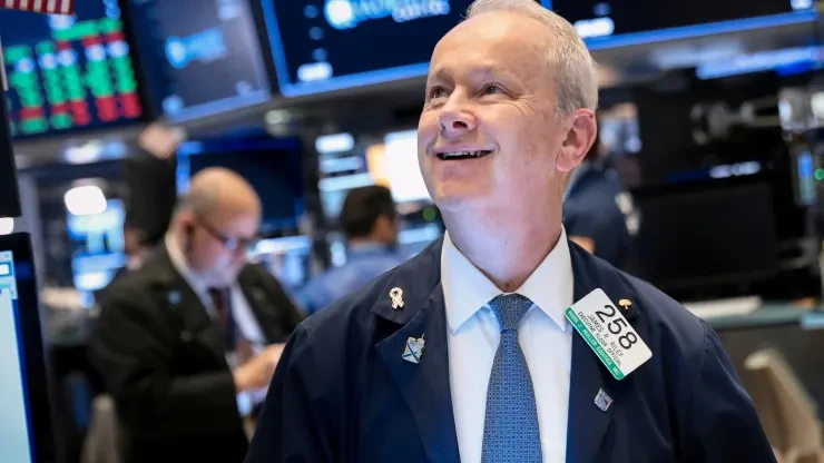 Dow Jones có phiên tốt nhất kể từ cuối tháng 2; Dầu nối dài đà tăng