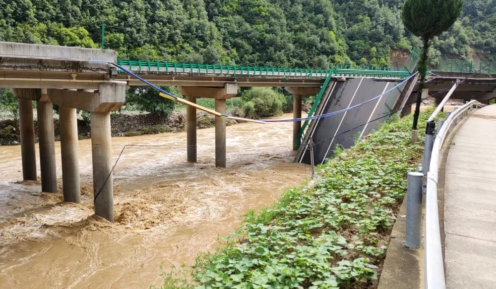 Bức ảnh do máy bay không người lái chụp vào ngày 18/7/2024 cho thấy một khu vực bị lũ lụt ở Thành phố Baoji, tỉnh Thiểm Tây, tây bắc Trung Quốc. (Tân Hoa Xã/Zhang Bowen)