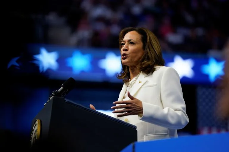 Phó Tổng thống Kamala Harris đã dừng chân tại Savannah, Georgia, để tham dự một cuộc phỏng vấn với CNN và tổ chức một cuộc mít tinh với các cử tri ở các tiểu bang dao động [Elizabeth Frantz/Reuters]