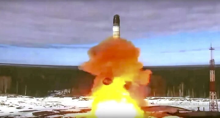 Nga lần đầu tiên bắn ICBM vào Ukraine