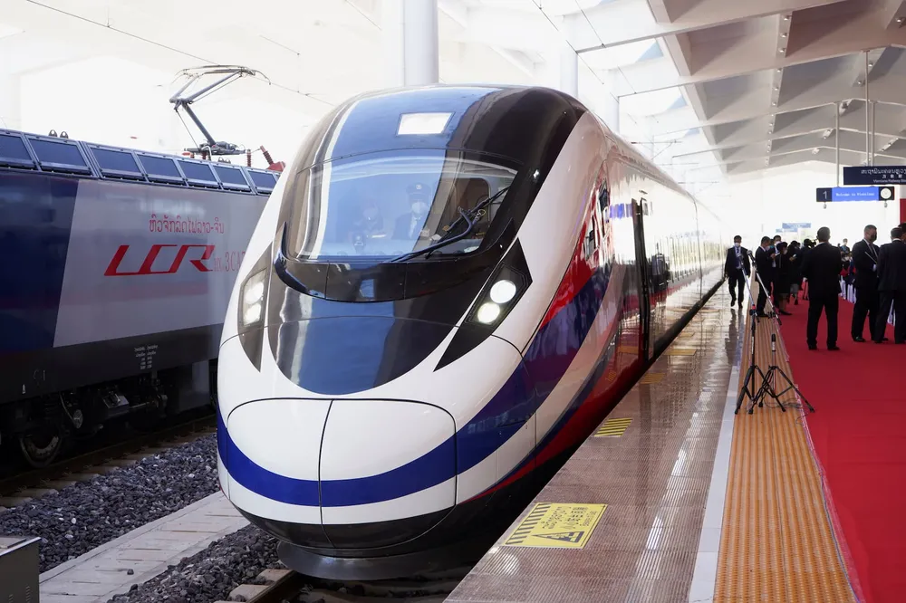 Lễ bàn giao dự án đường sắt cao tốc nối thành phố Côn Minh, Tây Nam Trung Quốc với Viêng Chăn, ngày 3/12/2021. Dự án trị giá 6 tỷ USD này được Trung Quốc tài trợ 70%.