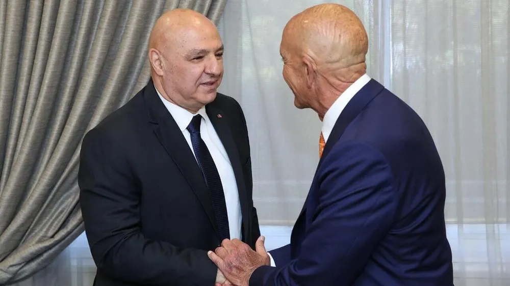 Tổng thống Lebanon Joseph Aoun đã gặp phái viên Hoa Kỳ Tom Barrack Tổng thống Lebanon Joseph Aoun đã gặp phái viên Hoa Kỳ Tom Barrack