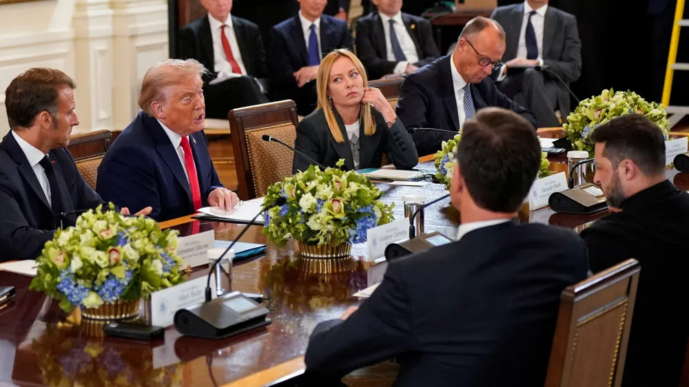 Donald Trump phát biểu tại Nhà Trắng trước cuộc hội đàm với các nhà lãnh đạo châu Âu khác.