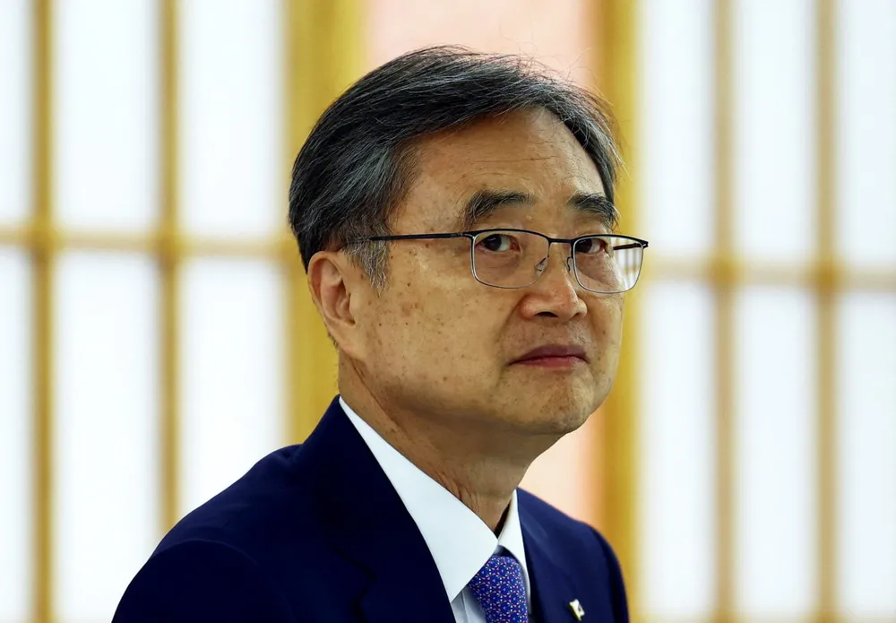 Ông Cho Hyun attends.