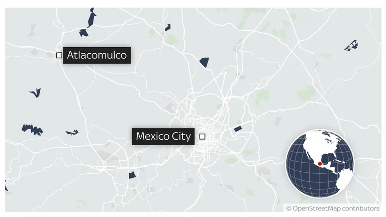 Atlacomulco là một thị trấn cách Thành phố Mexico khoảng 80 dặm (130 km) về phía tây bắc Atlacomulco là một thị trấn cách Thành phố Mexico khoảng 80 dặm (130 km) về phía tây bắc