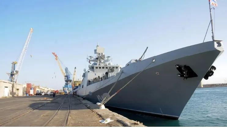 Tàu khu trục Nga neo đậu tại cảng Sudan. Ảnh: Sputnik