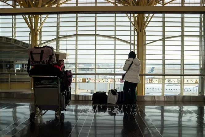 Hành khách tại sân bay quốc gia Ronald Reagan Washington ở Arlington, Virginia, Mỹ. Ảnh minh họa: THX/TTXVN