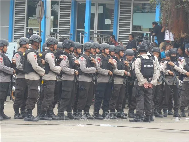 Cảnh sát cơ động - đặc nhiệm chống khủng bố trên đường phố Jakarta. Ảnh tư liệu: TTXVN