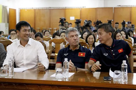 Người tài hay người nhà? ảnh 1