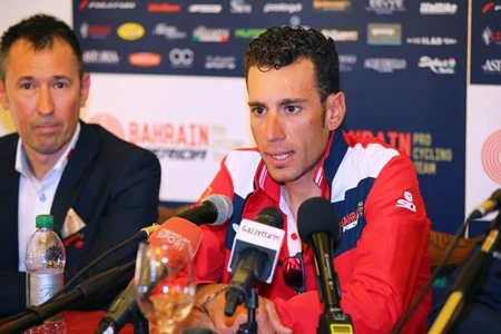 Vincenzo Nibali trong buổi họp báo mới nhất.