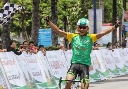 Nguyễn Đắc Thời xuất sắc bứt tốp, một mình về đích,hơn tốp 2 với thời gian 1 phút 47 giây. Ảnh: T.L
