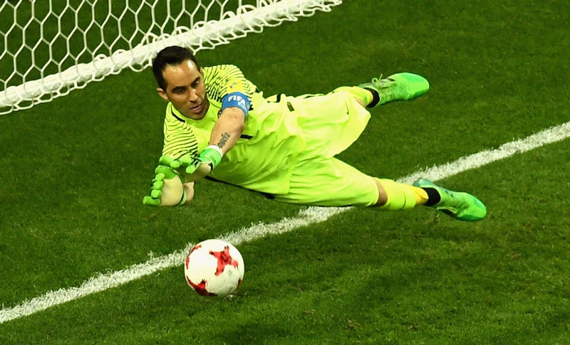 Claudio Bravo đang được chờ đợi sẽ mang niềm tin từ tuyển Chile trở lại Man.City