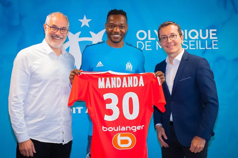 Steve Mandanda ra mắt trong ngày quay trở về.
