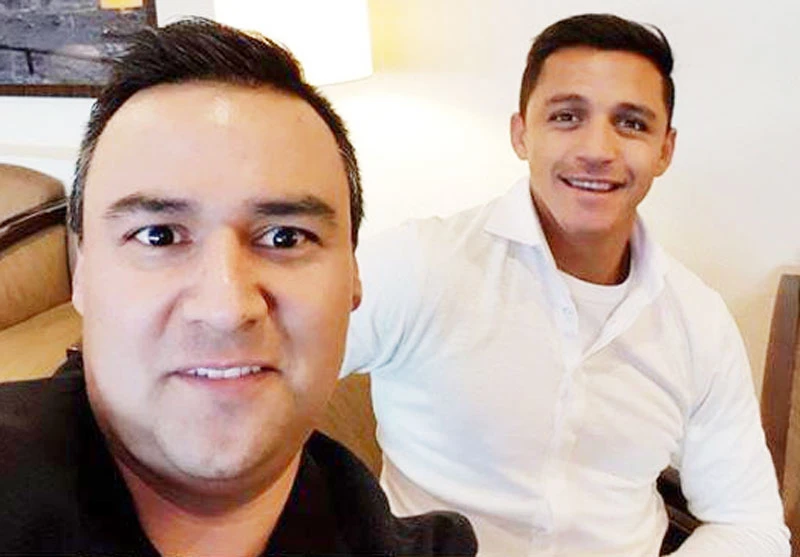 Alexis Sanchez sẽ cùng luật sư của anh trở lại London.