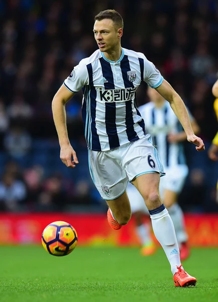 Thuyết phục Jonny Evans ở lại chính là bước đầu ổn định đội hình với West Brom.