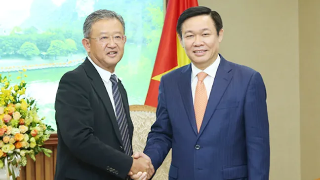 Phó Thủ tướng Vương Đình Huệ tiếp Chủ tịch kiêm Tổng Giám đốc điều hành của Tập đoàn Bảo hiểm AIA, ông Ng Keng Hooi. Ảnh: VGP/Thành Chung