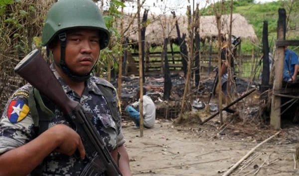 Binh sĩ được triển khai đến bang Rakhine, Myanamar. Ảnh: REUTERS