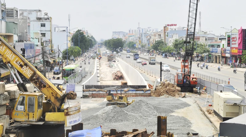 Công trình hầm chui An Sương đang thi công Ảnh: CAO THĂNG