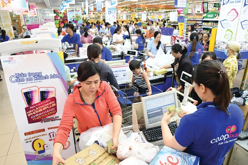 Khách hàng rầm rộ mua sắm siêu giảm giá kiểu Black Friday của Co.opmart ảnh 2 Khách hàng rầm rộ mua sắm siêu giảm giá kiểu Black Friday của Co.opmart ảnh 2