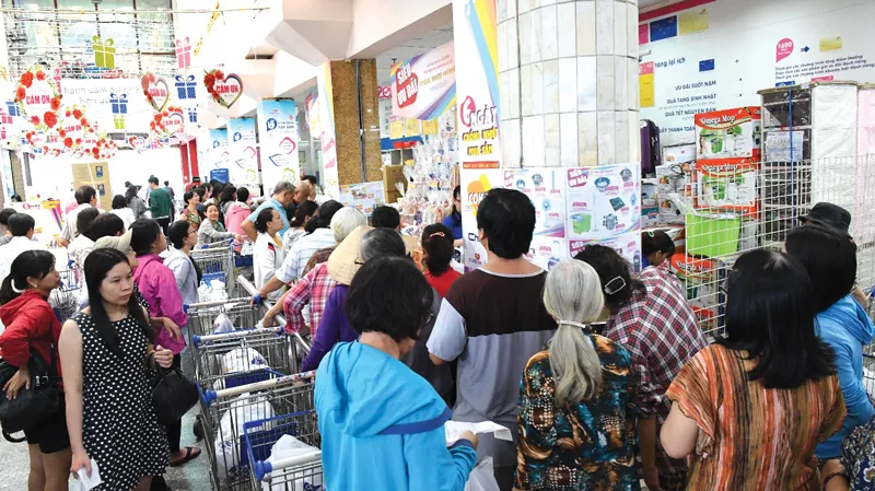 Khách hàng rầm rộ mua sắm siêu giảm giá kiểu Black Friday của Co.opmart ảnh 1 Khách hàng rầm rộ mua sắm siêu giảm giá kiểu Black Friday của Co.opmart ảnh 1
