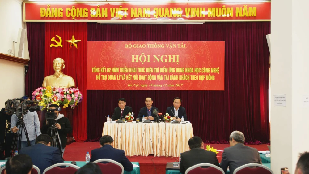 Thứ trưởng Lê Đình Thọ và các đồng chí điều hành Hội nghị. Nguồn: mt.gov.vn