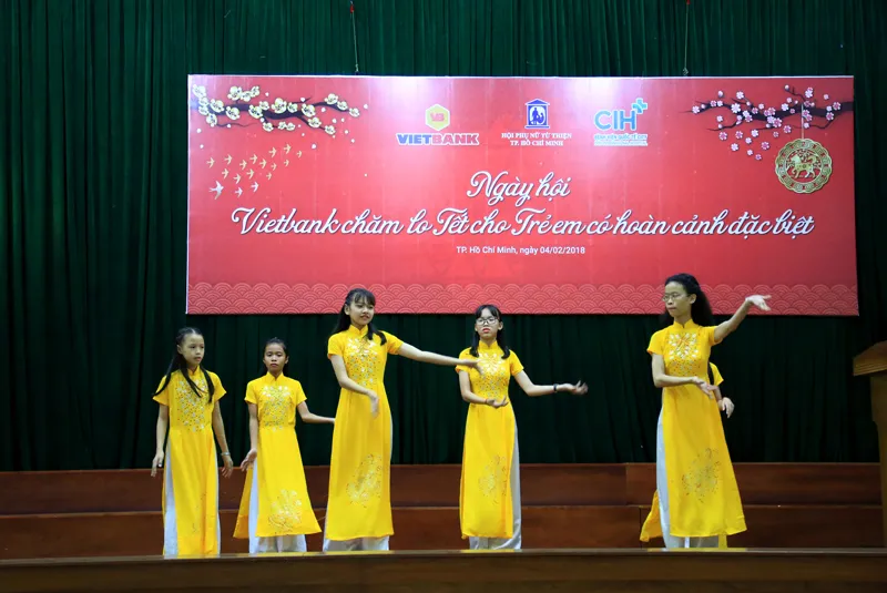 Vietbank cùng Bệnh viện CIH chăm lo Tết cho trẻ em có hoàn cảnh đặc biệt