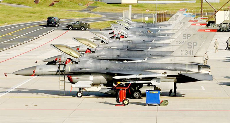 Máy bay F-16 của Mỹ tại căn cứ không quân Spangdahlem, Đức