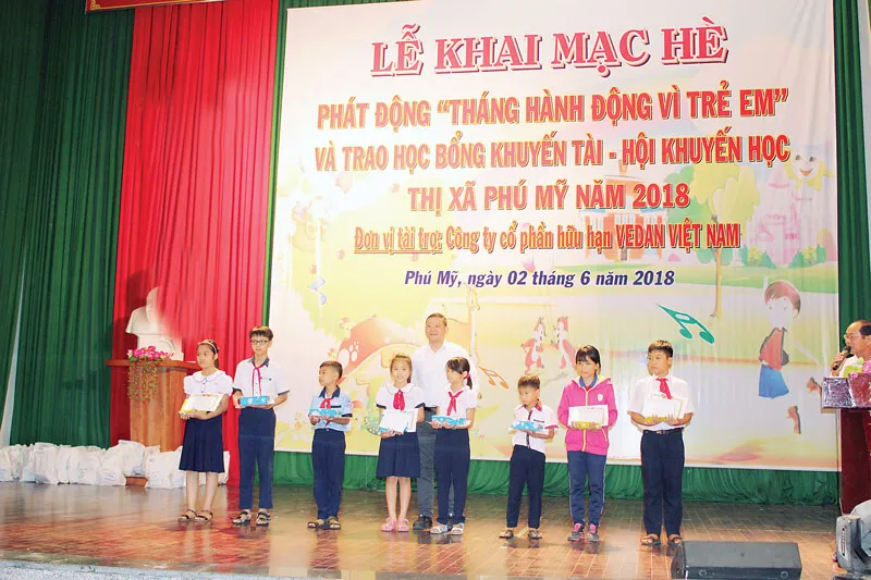 Vedan Việt Nam trao học bổng Khuyến học - Khuyến tài cho học sinh nghèo hiếu học