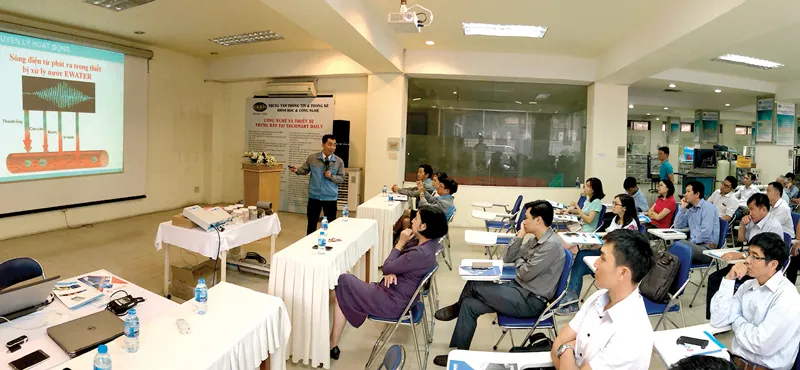 Công ty Ewater, một doanh nghiệp KH-CN tại TPHCM, tư vấn các giải pháp, thiết bị xử lý lò hơi công nghiệp Ảnh: TẤN BA